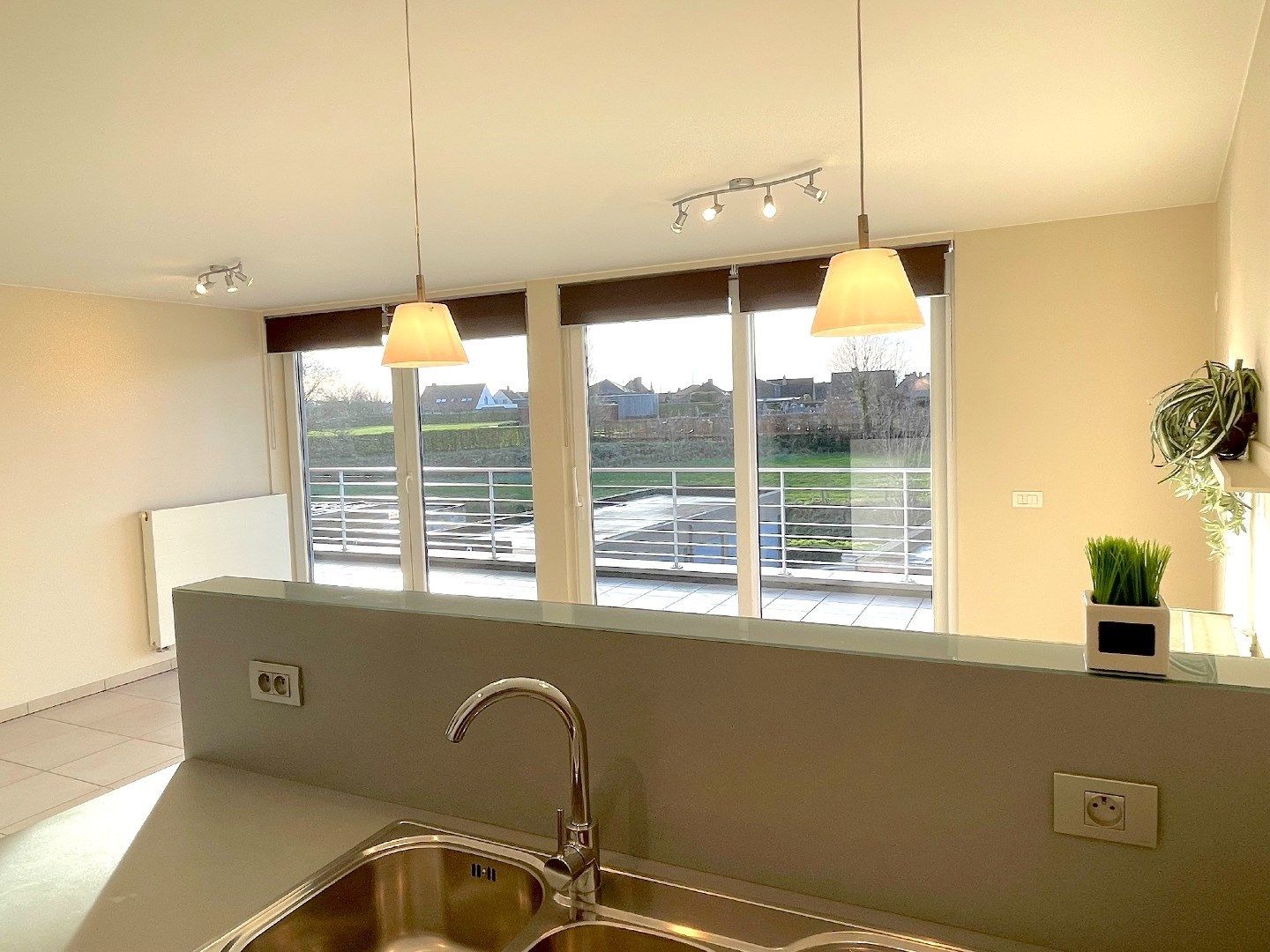 Uiterst lichtrijk appartement met heel groot terras en garage! foto 6