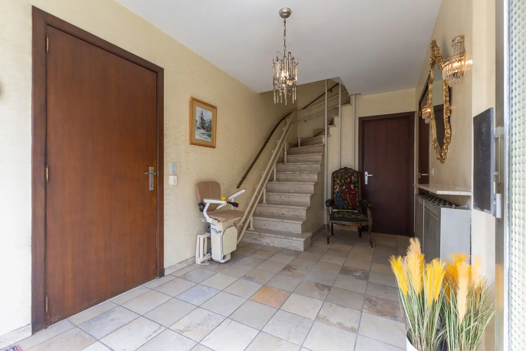 Residentieel gelegen woning met 5 slaapkamers en tuin foto 6