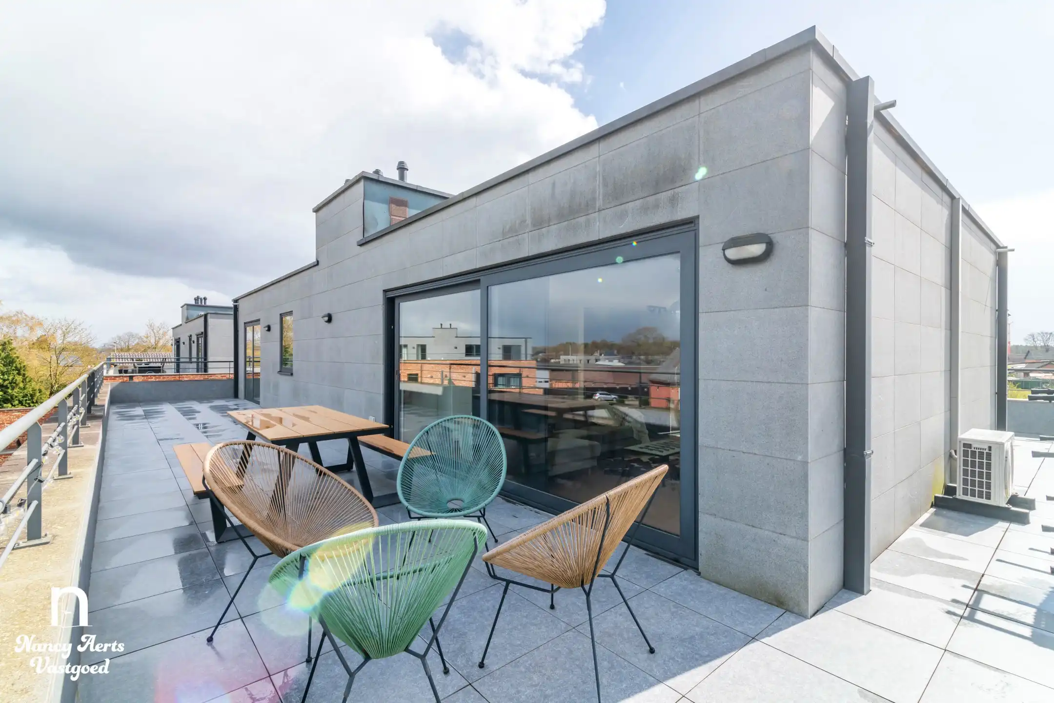 Lichtrijk penthouse met groot rondom terras en 2 parkings foto 32