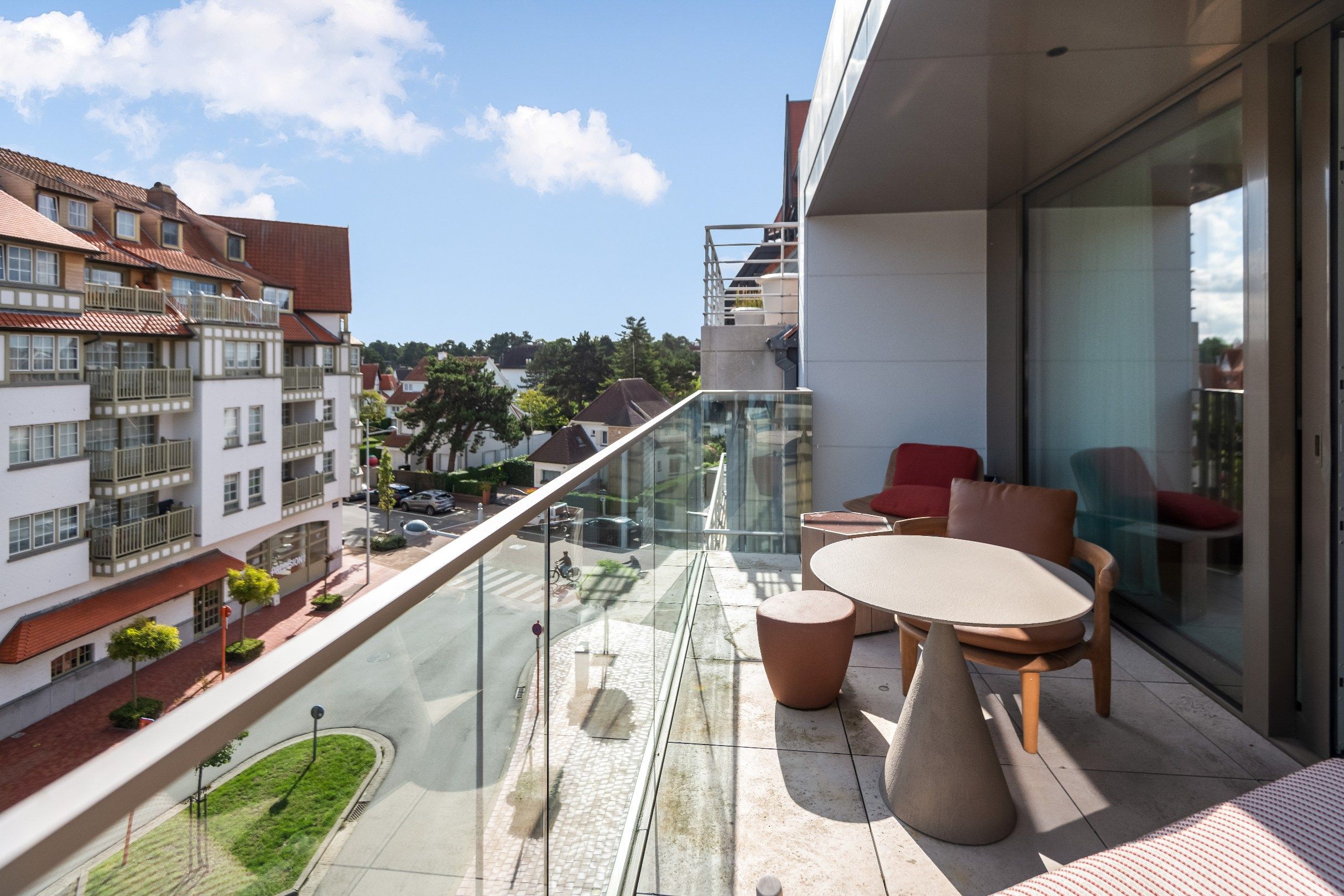 Luxueus nieuwbouwappartement met een uitzonderlijke afwerking gelegen in de Van Bunnenlaan.  foto 3