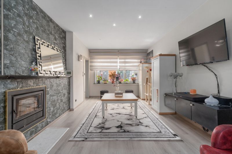Woning met ruime tuin - dubbele garage achteraan! foto 5