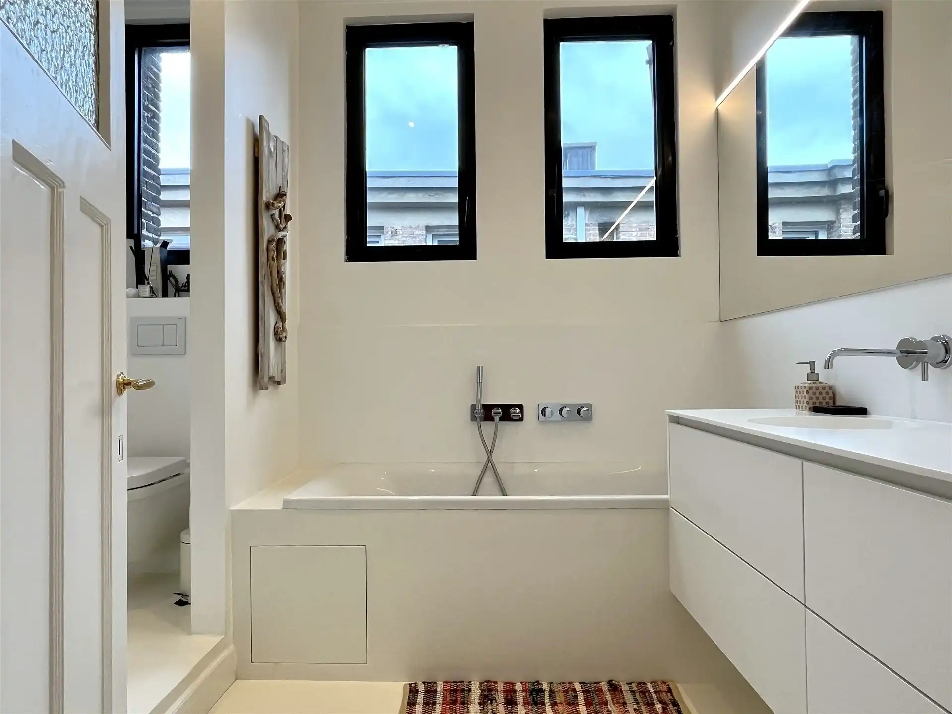Uniek gemeubeld appartement met 3 slaapkamers! foto 4