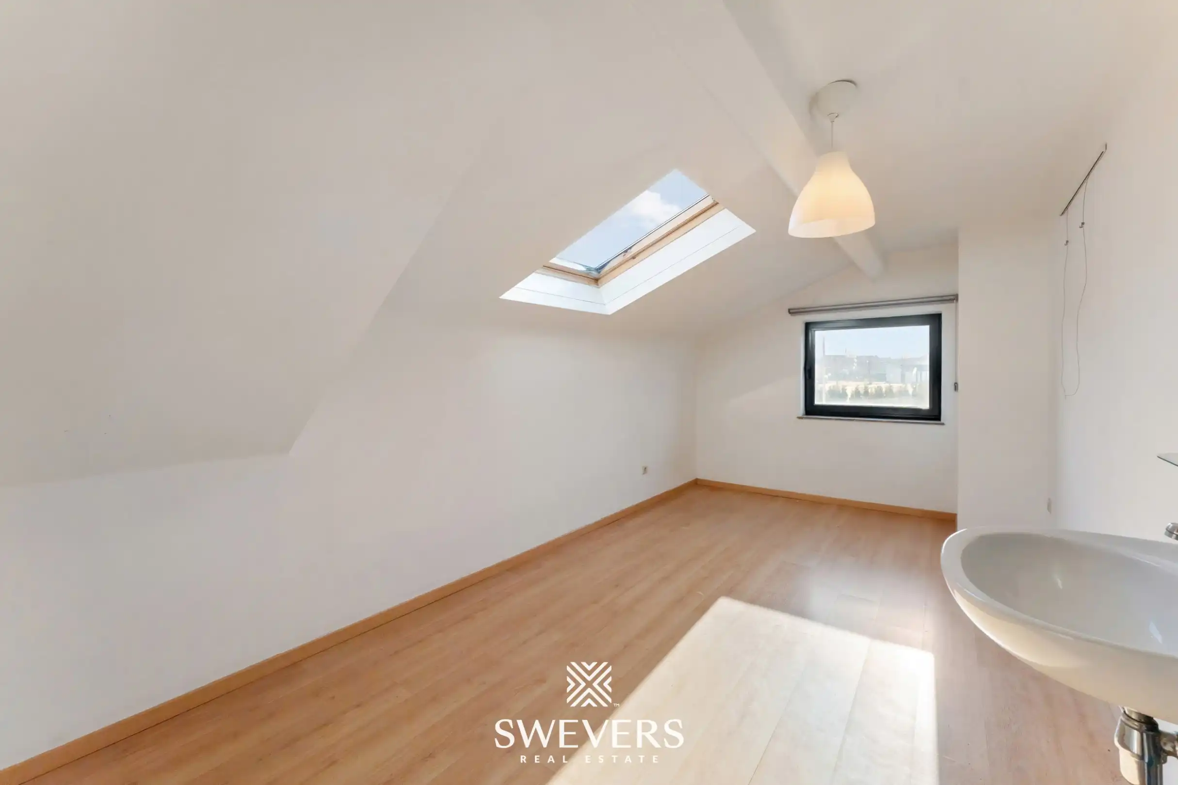 Verrassend ruime gezinswoning: 4 slaapkamers, garage, kelder & zolder   foto 24