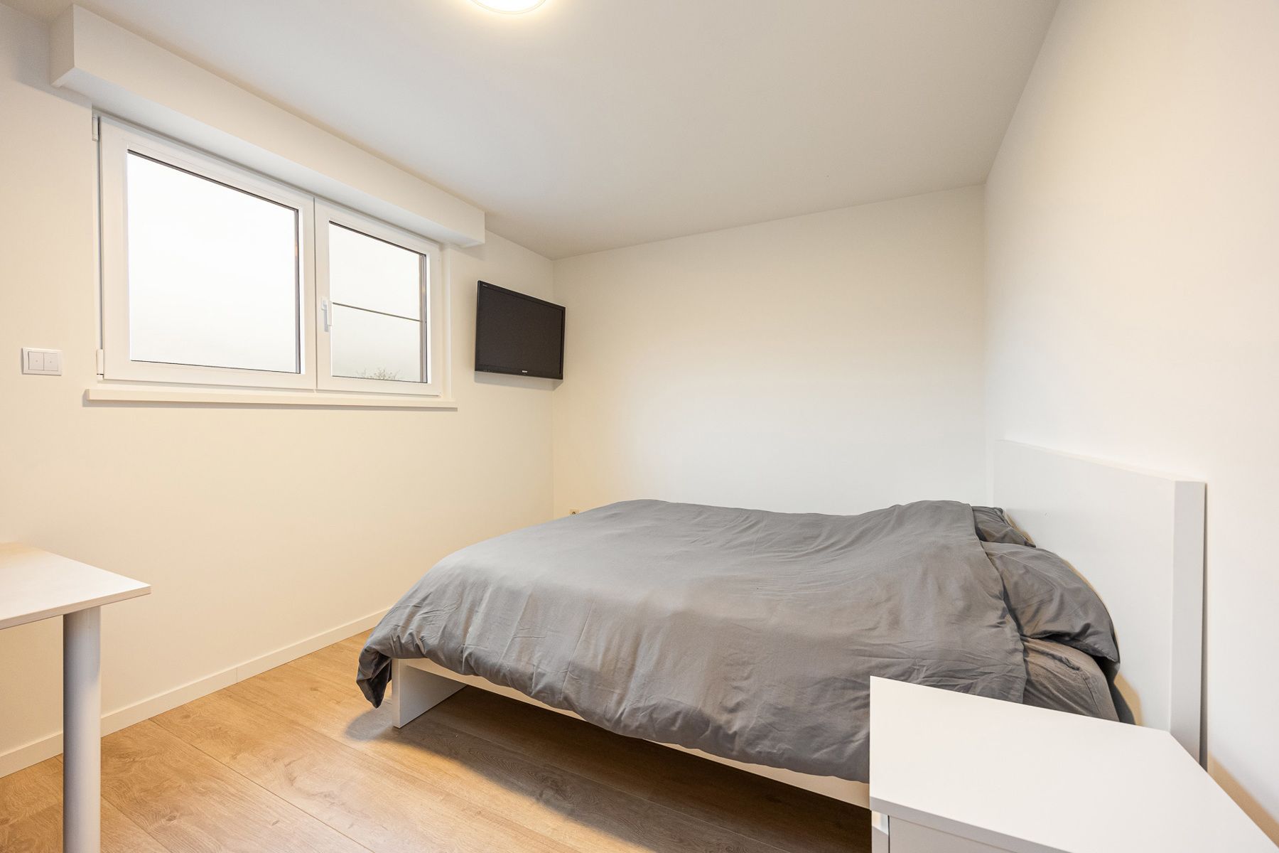 Landelijk gelegen woning met 4 slaapkamers, polyvalente werkruimte en binnenzwembad.  foto 15