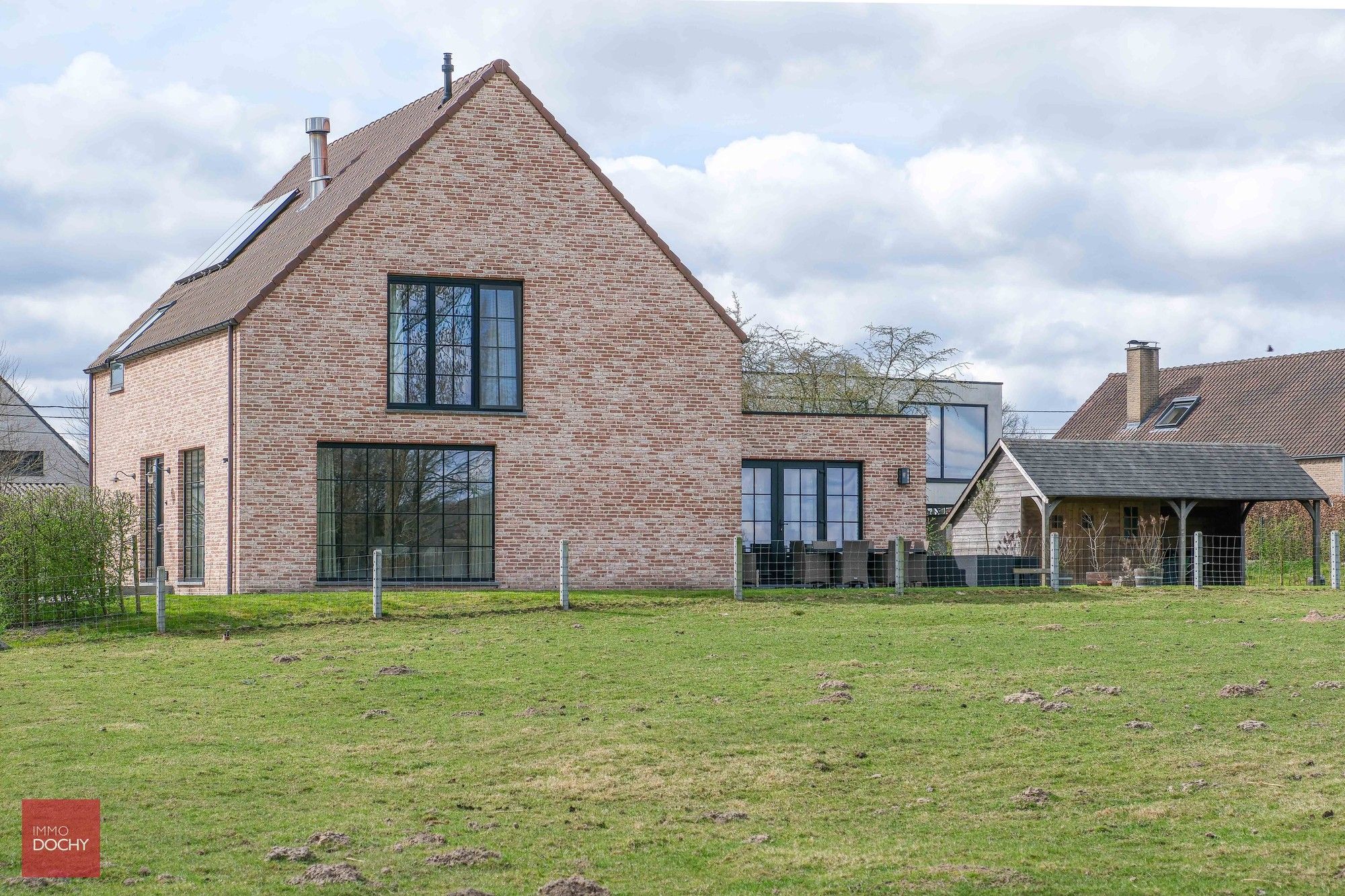 Recent gebouwde villa nabij centrum Wannegem foto {{pictureIndex}}