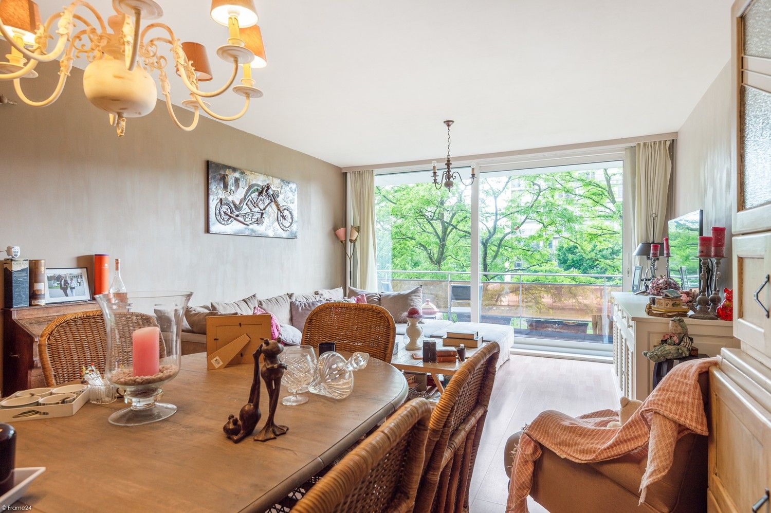 Ruim appartement  met 3 slaapkamers en garage te Berchem! foto 3