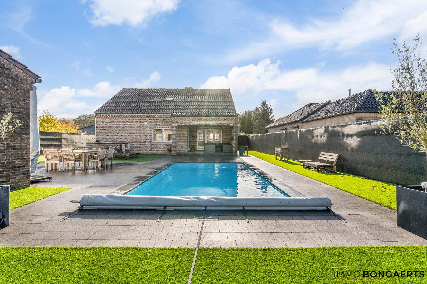 Instapklare woning met 4 slaapkamers en zwembad foto 28