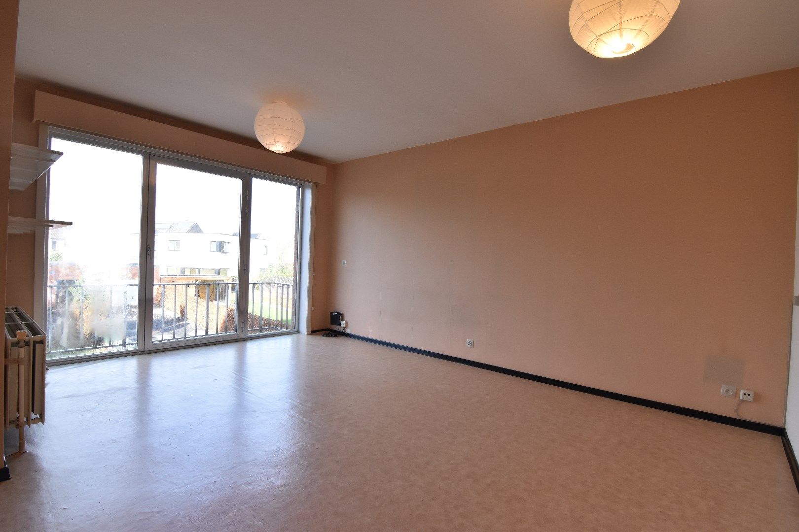 Op te frissen 2-slpk appartement - eerste verdieping foto 4