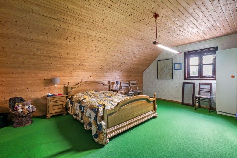 Charmante woning op hoekperceel van 551 ca met veel potentieel foto 9