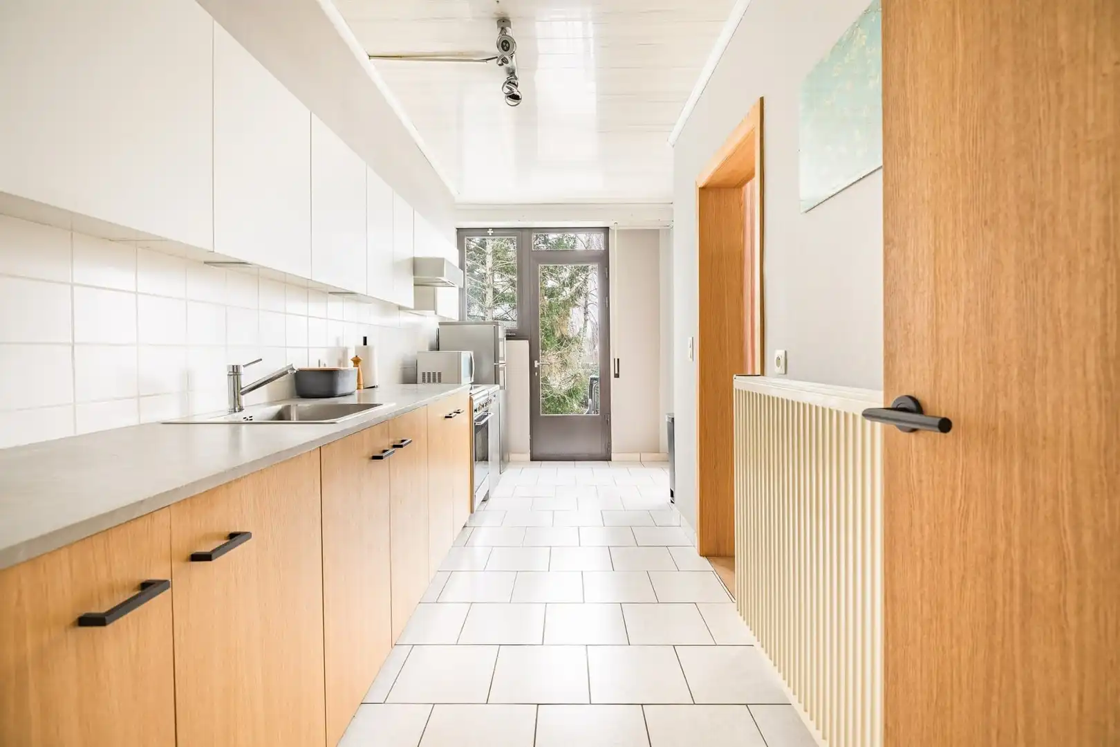 Instapklare woning met garage in een rustige straat! foto 11