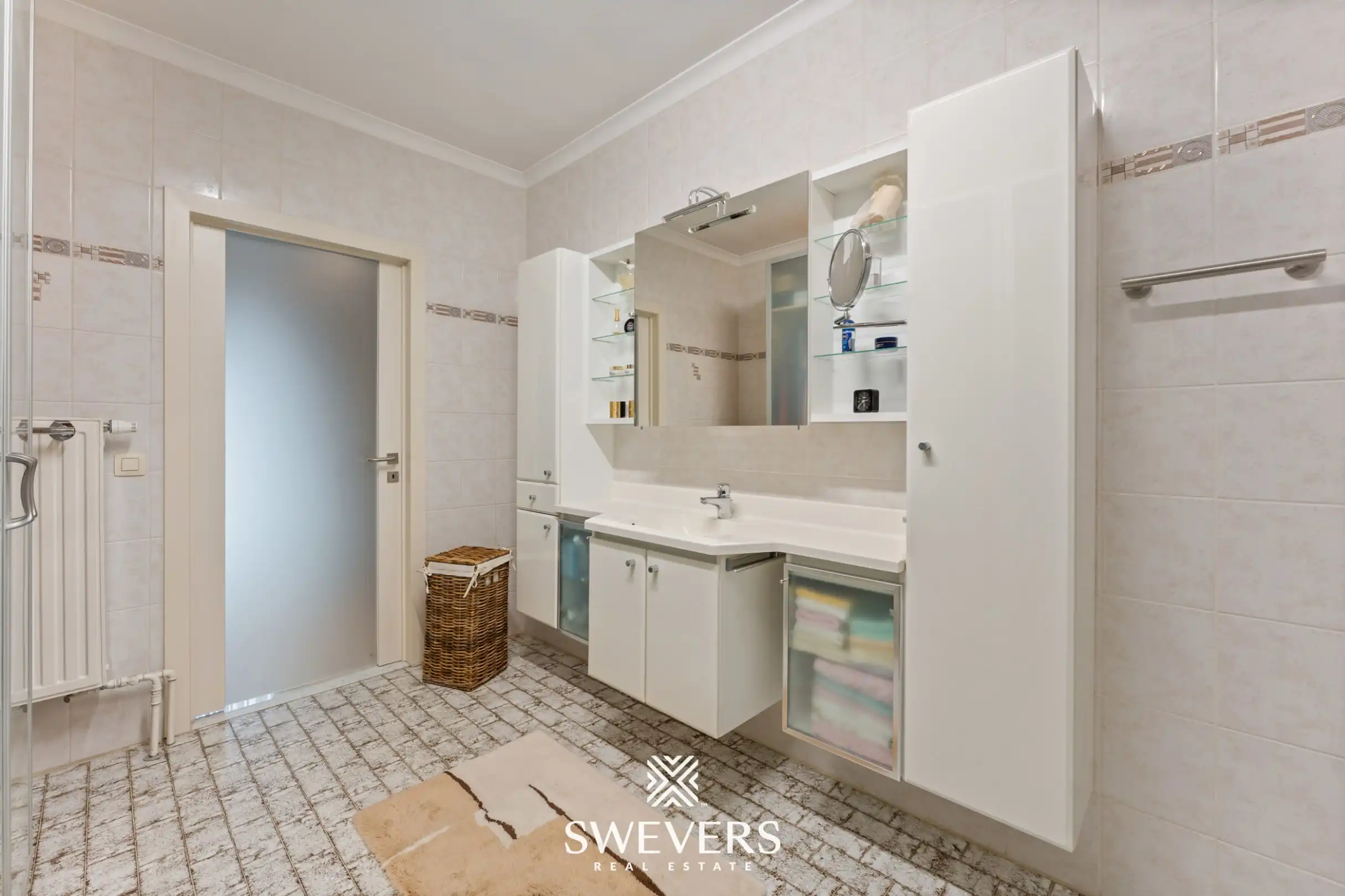 Royale kangoeroewoning met zwembad en dubbele garage foto 16