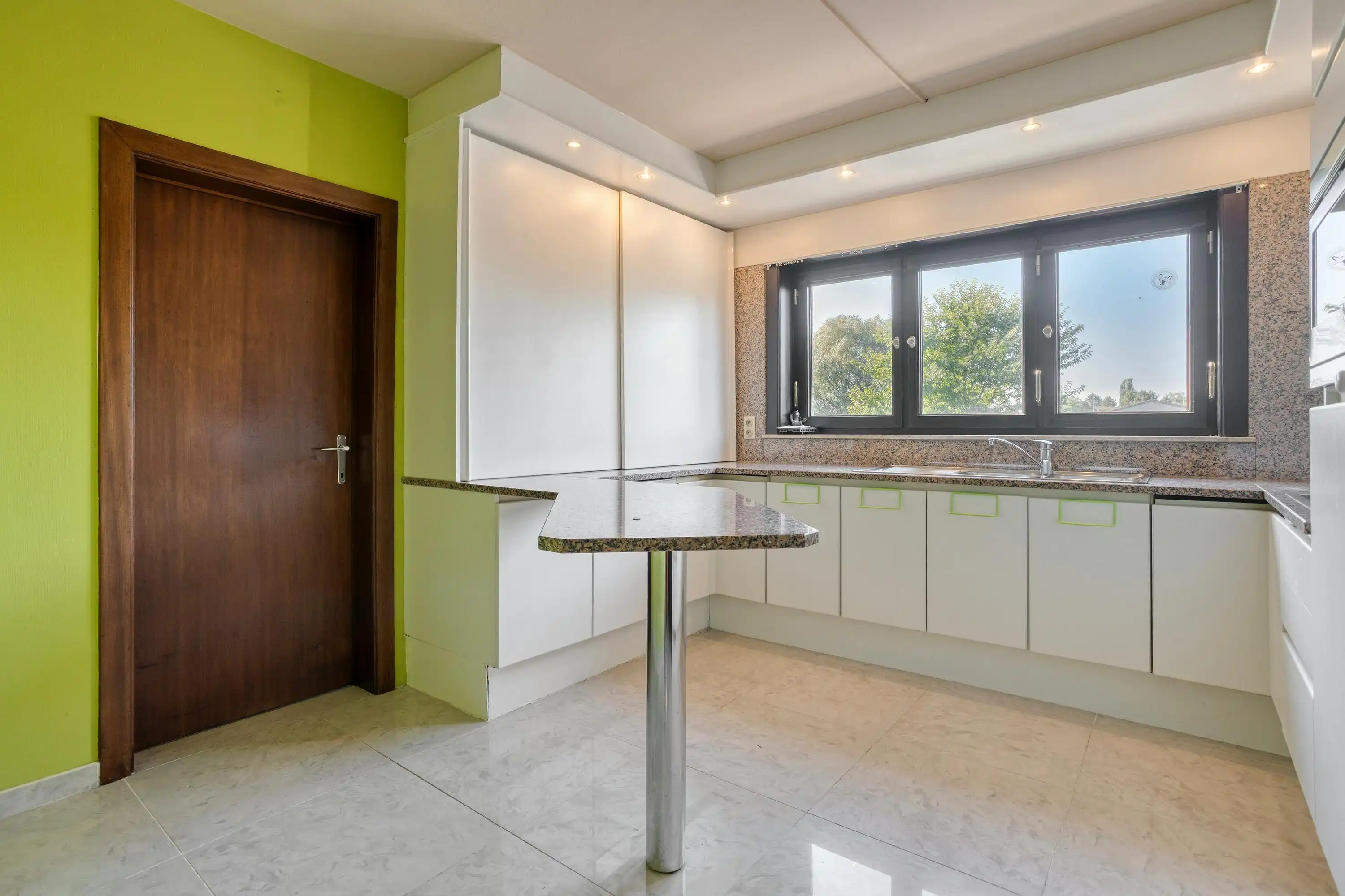 Ruim appartement te koop in Harelbeke aan de Leie foto 6