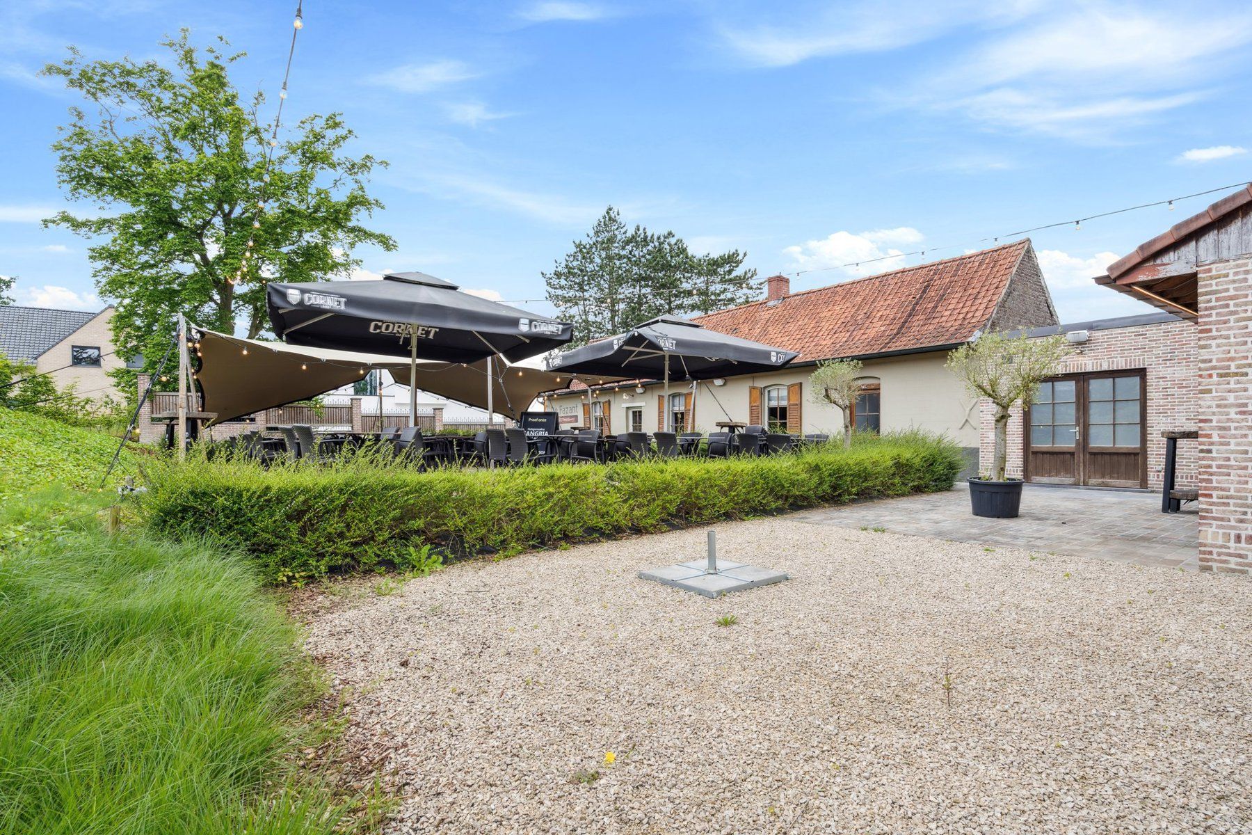 Gezellig eethuis met groot terras aan de voet van het Kluisbos. foto 13