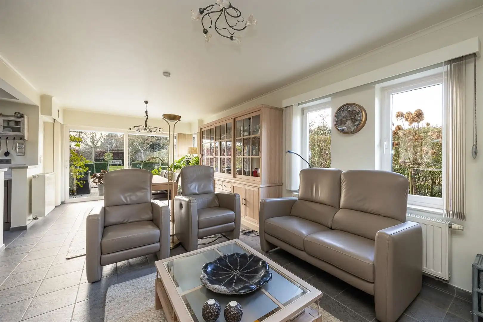 Instapklare woning met tuin en garage. foto 4