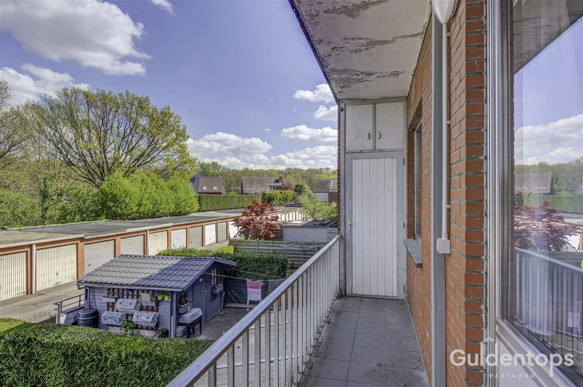 Knap vernieuwd 2 slaapkamerappartement op topligging foto 23