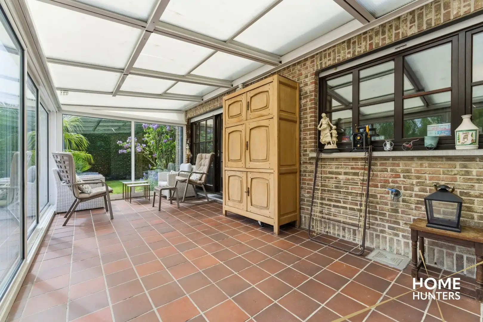 Instapklare villa met 5 slaapkamers, een ruime garage en een prachtige tuin te Dikkebus foto 18