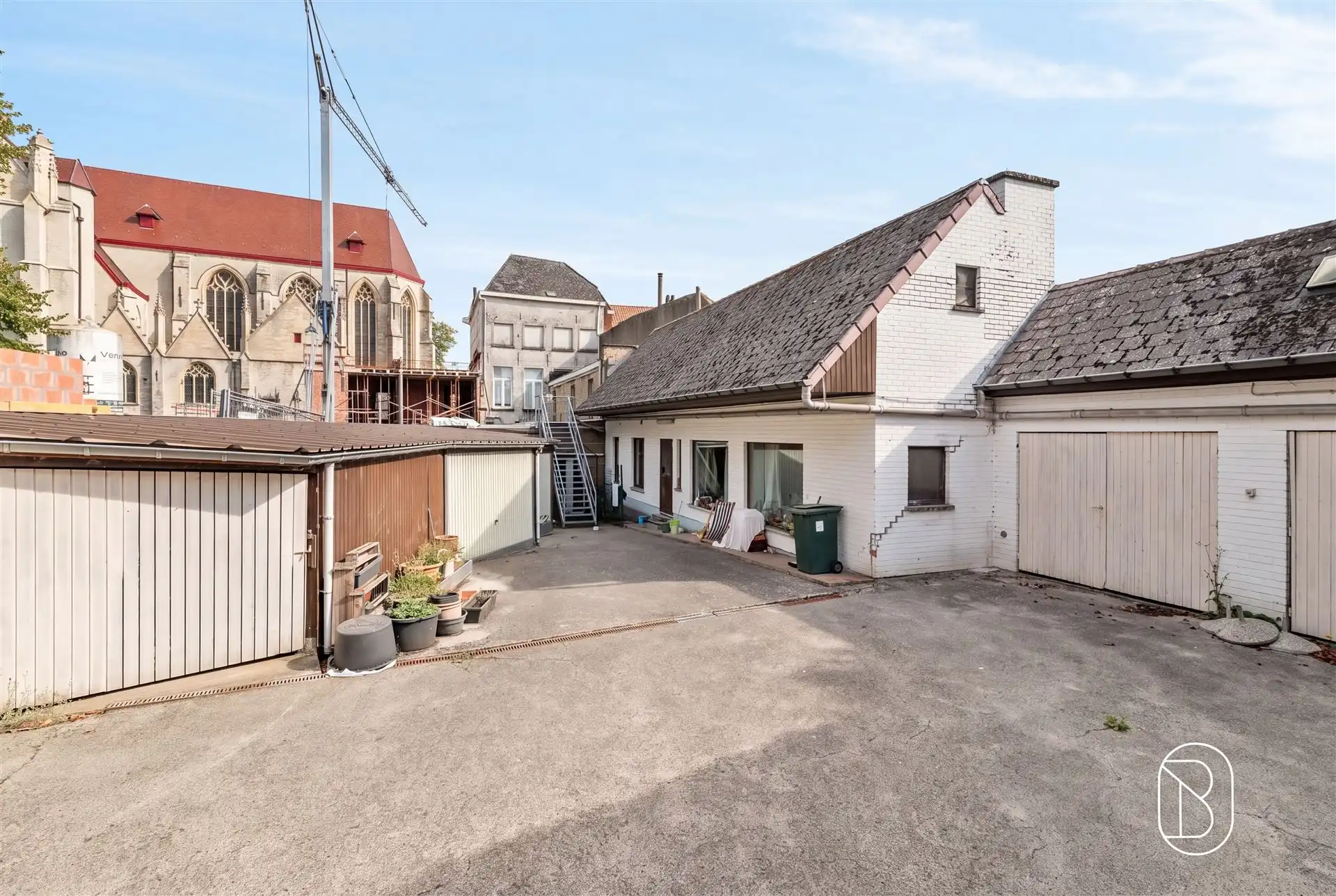 TOPgelegen project: herenwoning, garages, woonst en app. foto 7