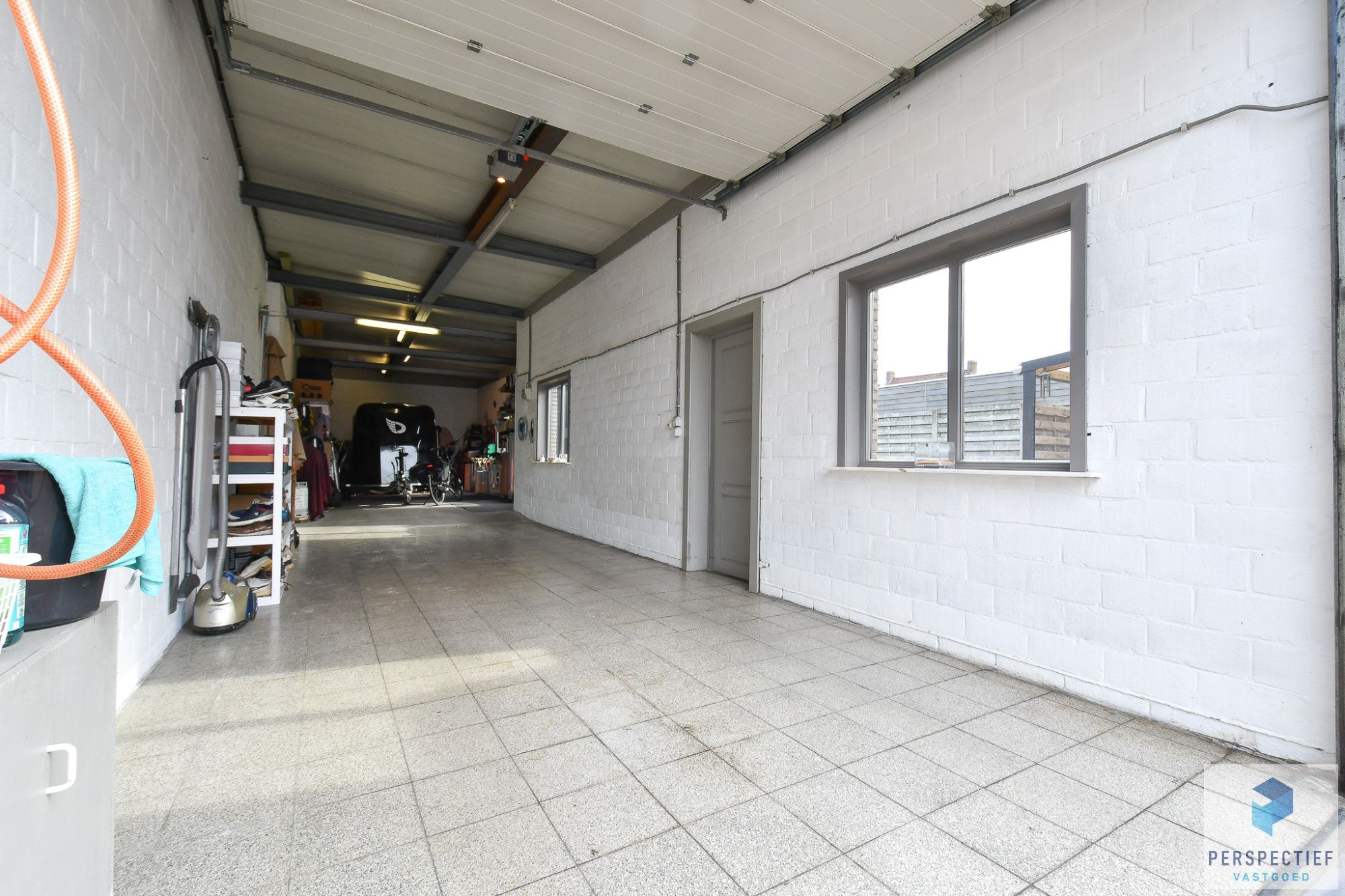 INSTAPKLARE WONING met RUIME LOODS/ OPSLAGRUIMTE/GARAGE foto 5