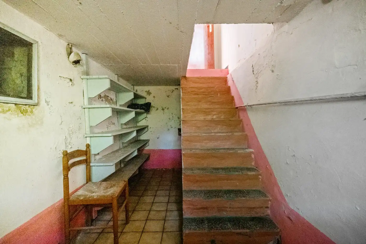 Vrijstaande, te renoveren woning met 3 slpk., garage en tuin foto 28