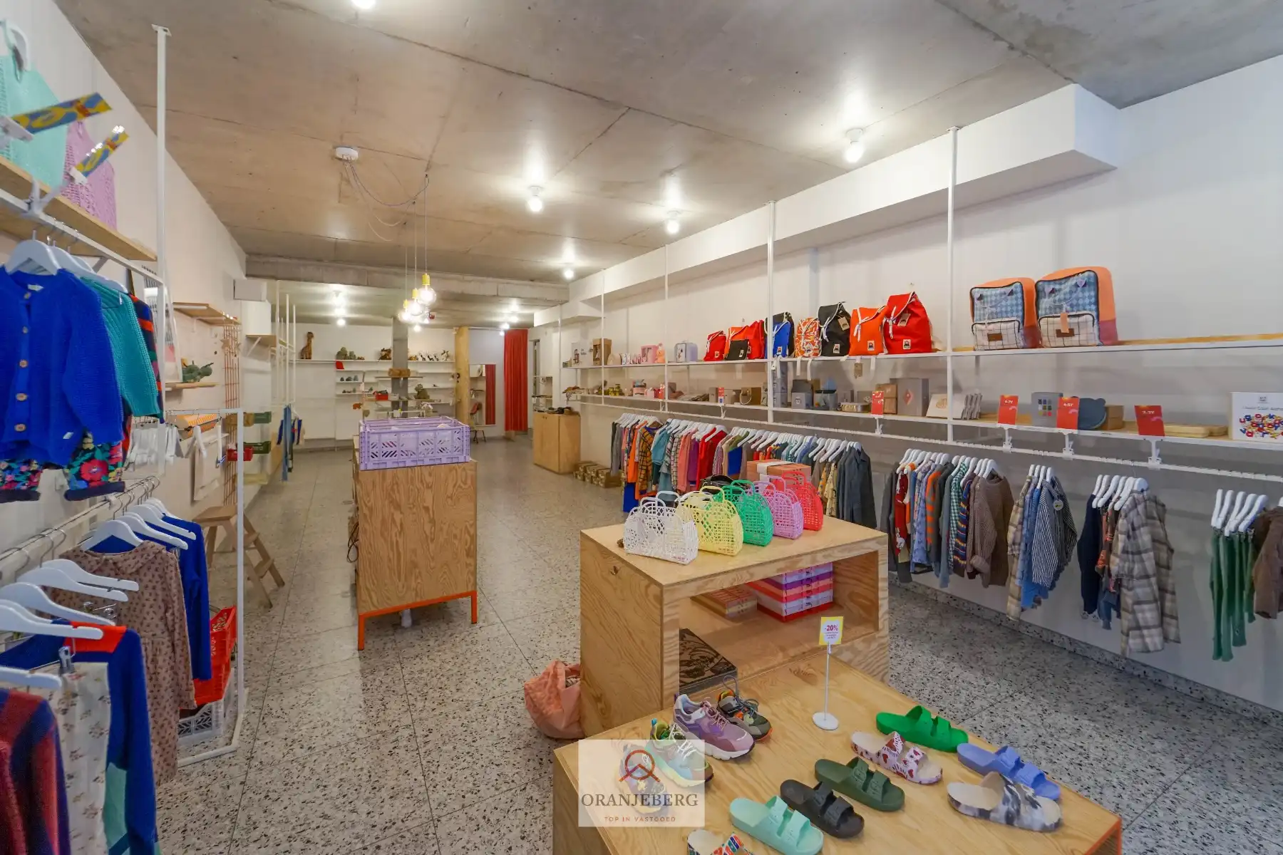 Gerenoveerd handelspand vlakbij Vrijdagsmarkt foto 3