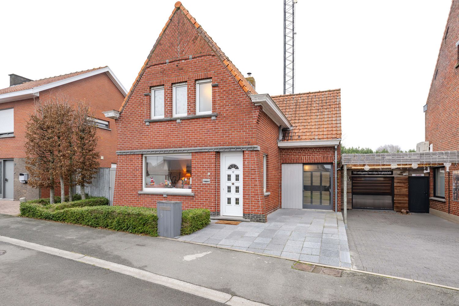 Hoofdfoto van de publicatie: Halfopen woning te Meulebeke.