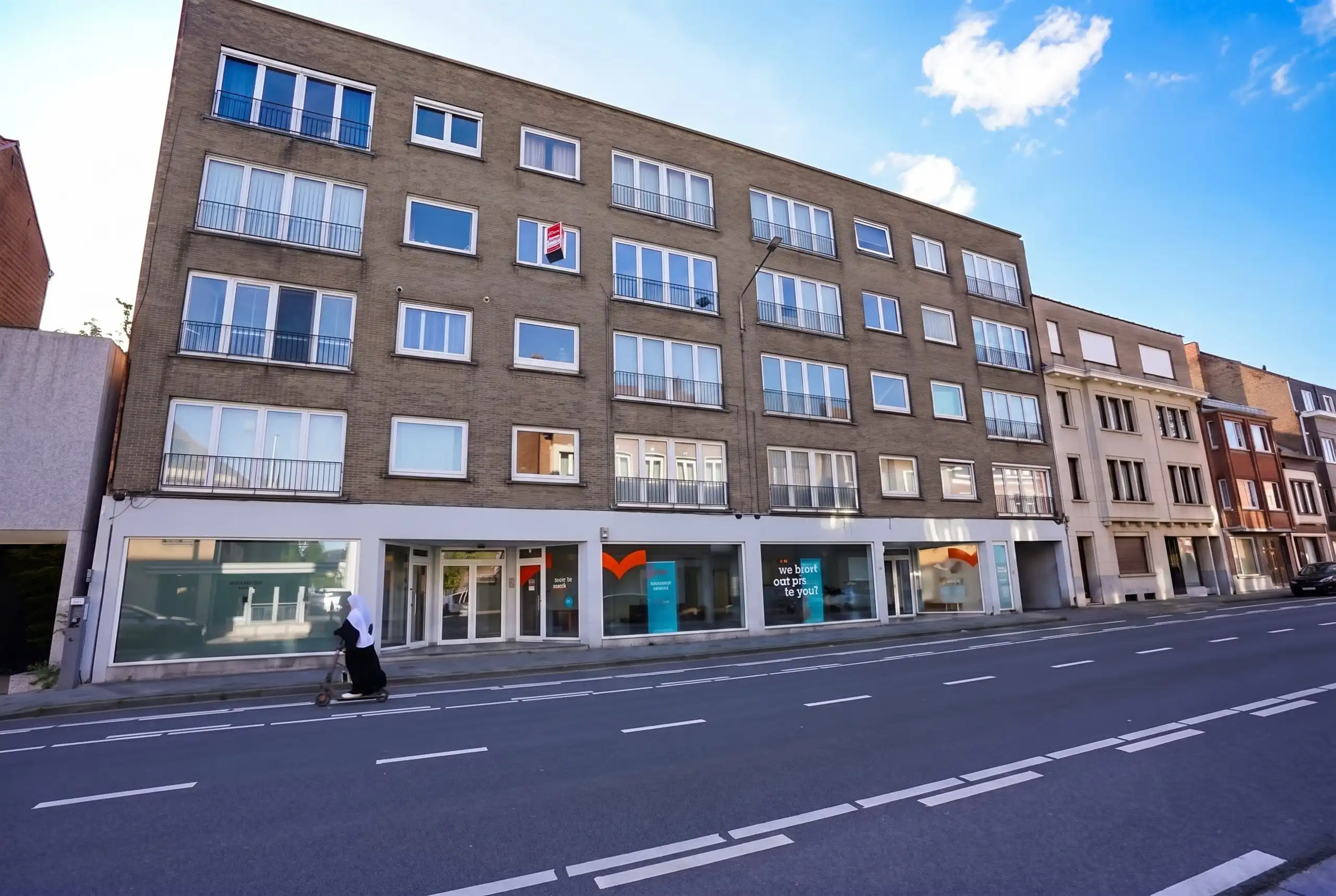 Vernieuwd appartement met garage en terras foto 16
