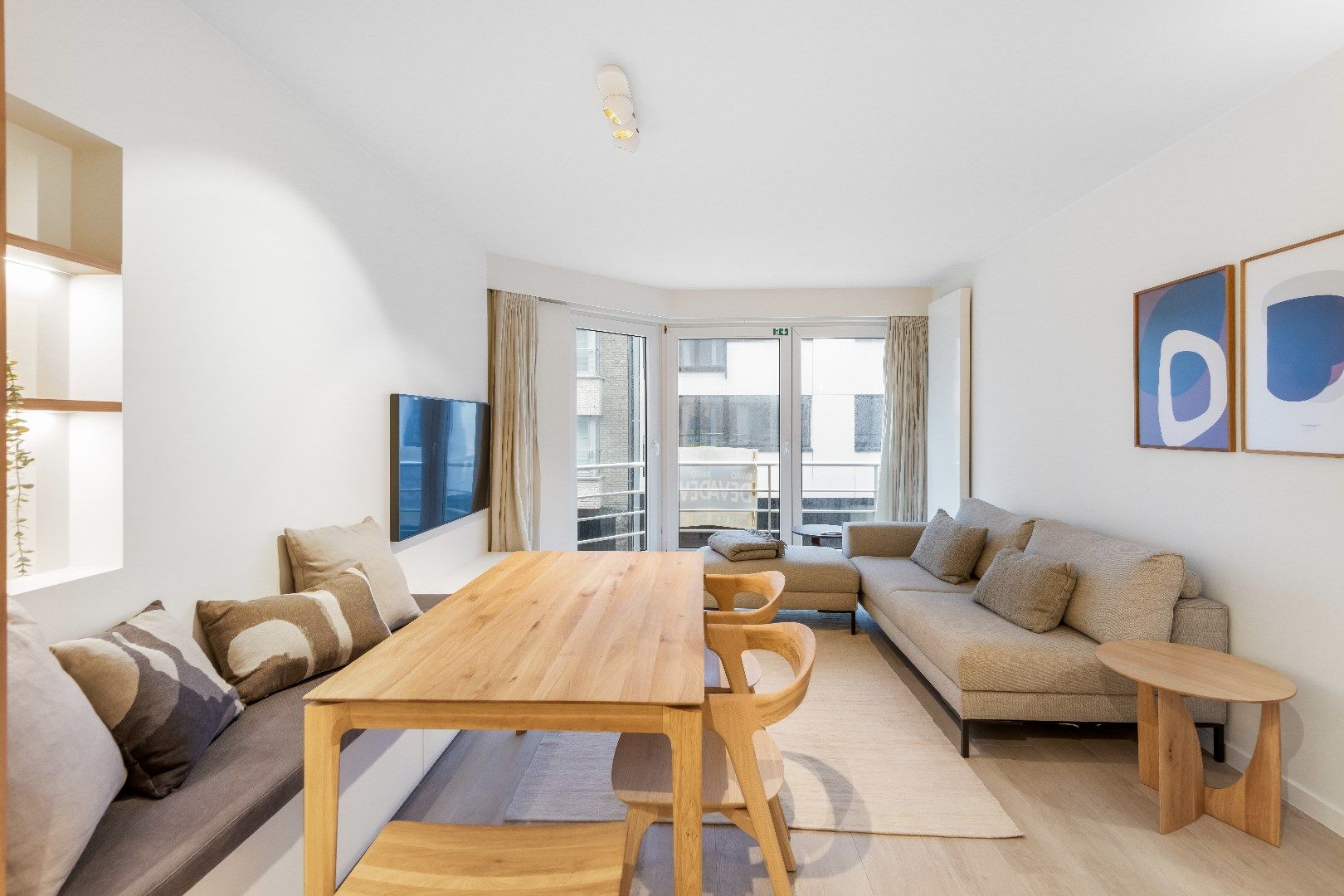 Appartement met zijdelings zeezicht gelegen tussen het Driehoeksplein en het Albertplein in het Zoute. foto 4