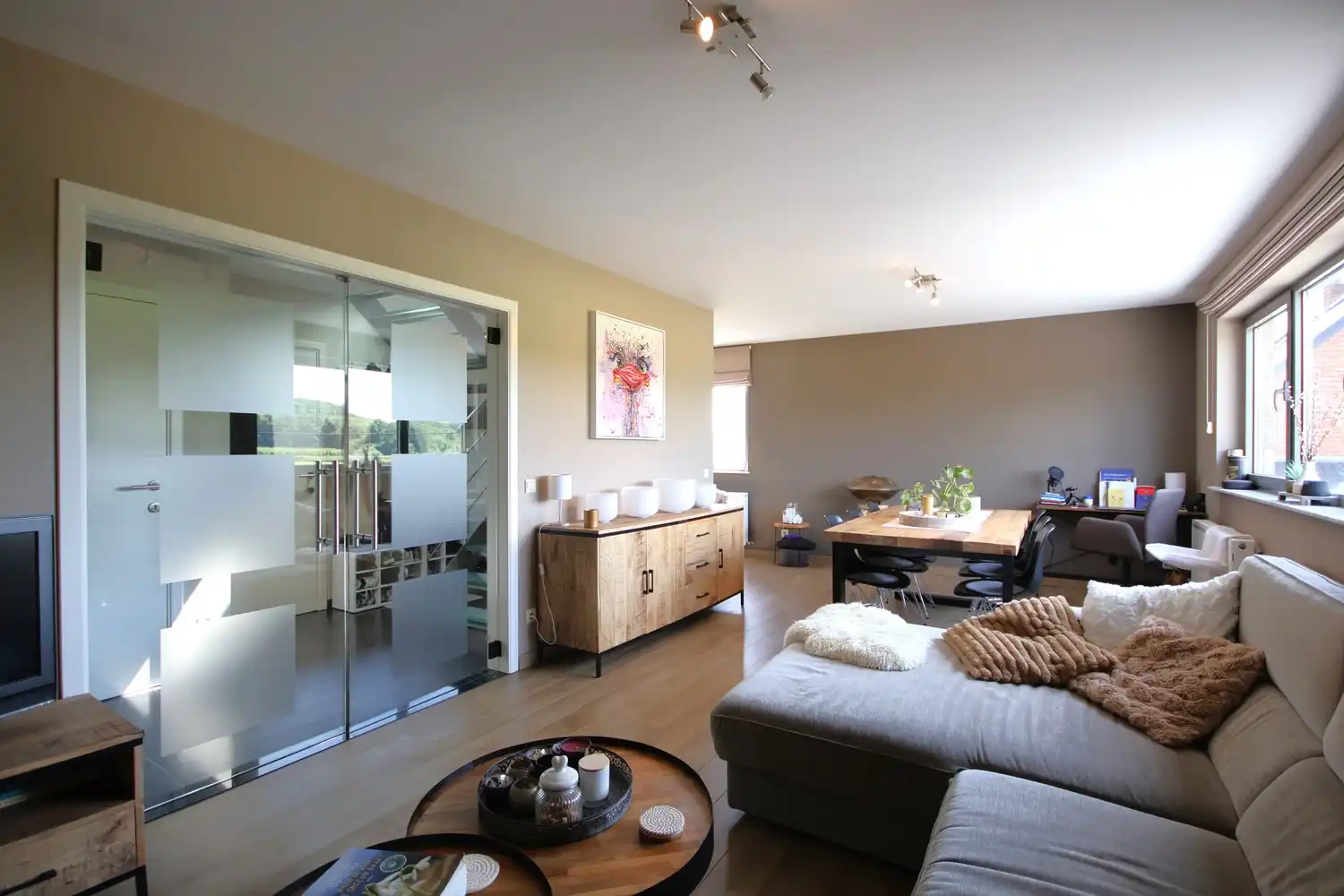 Zeer ruim duplexappartement met 3 slaapkamers in een groene omgeving foto 2