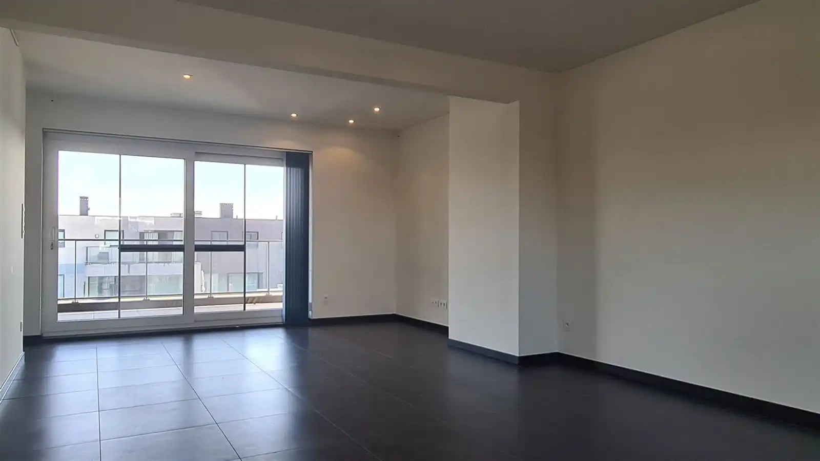 Recent appartement op bovenste verdieping nabij centrum Hoeselt foto 2