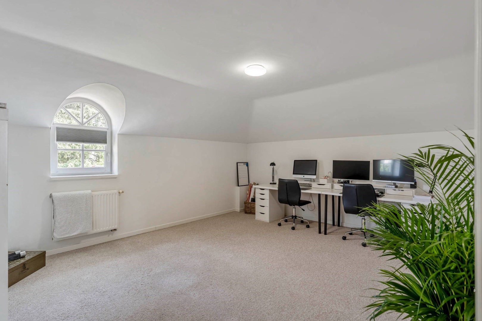 Ruime elegante villa met vrijstaande garage en tuin op 18a 99ca te Lanaken-Smeermaas foto 19