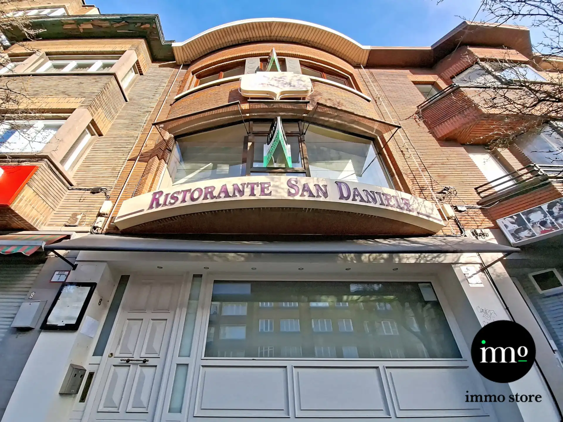 Commerciële ruimte te koop foto {{pictureIndex}}