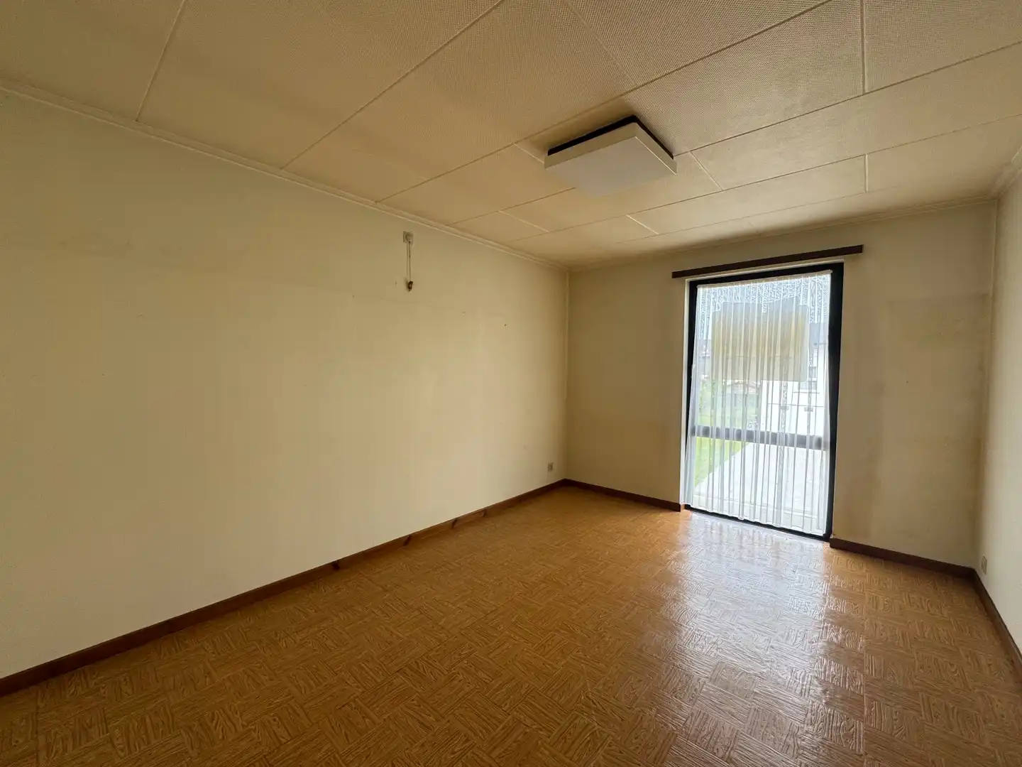 Te renoveren ruime gezinswoning met 5 slaapkamers op een rustige locatie te Heist. foto 16