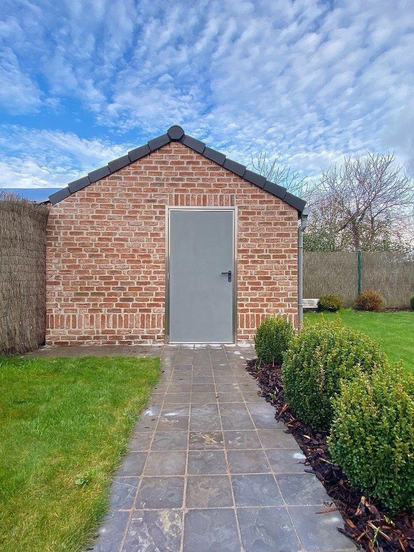 Recente halfopen woning met tuin, garage en tuinhuis  foto 16