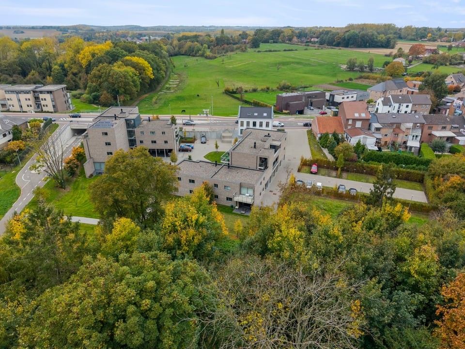 MODERN GELIJKVLOERS APPARTEMENT MET TERRAS EN STANPLAATS IN TONGEREN foto 30