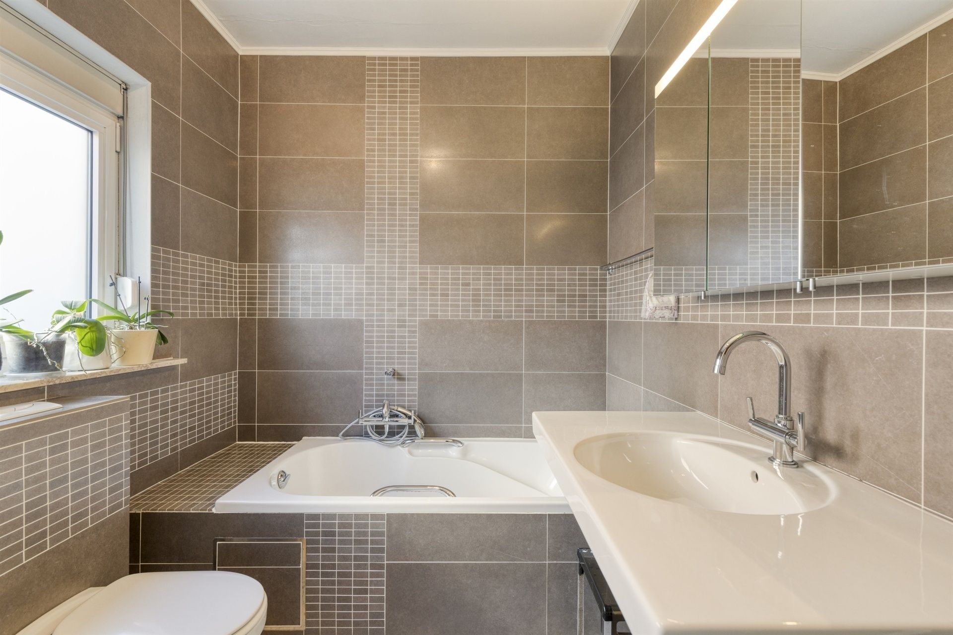 Karaktervolle, ruime villa met 4 slaapkamers foto 11