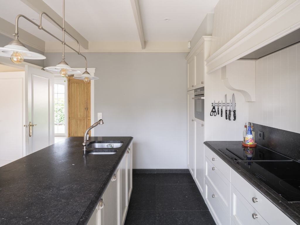 Charmante Franse villa met 3 slaapkamers op een zuidgericht perceel (1.160 m²) in een residentiële wijk te Mariakerke. foto 13