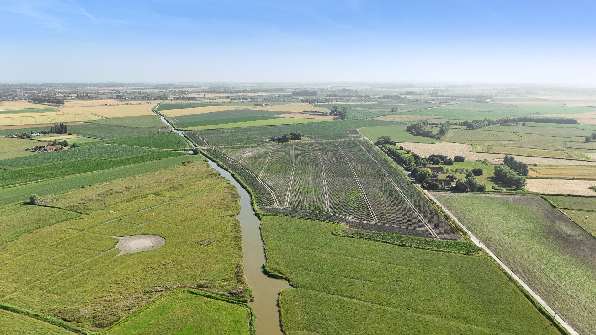 Mooi blok akkerland te Oostkerke. Vrij van gebruik. 10,51 hectare groot. foto 4