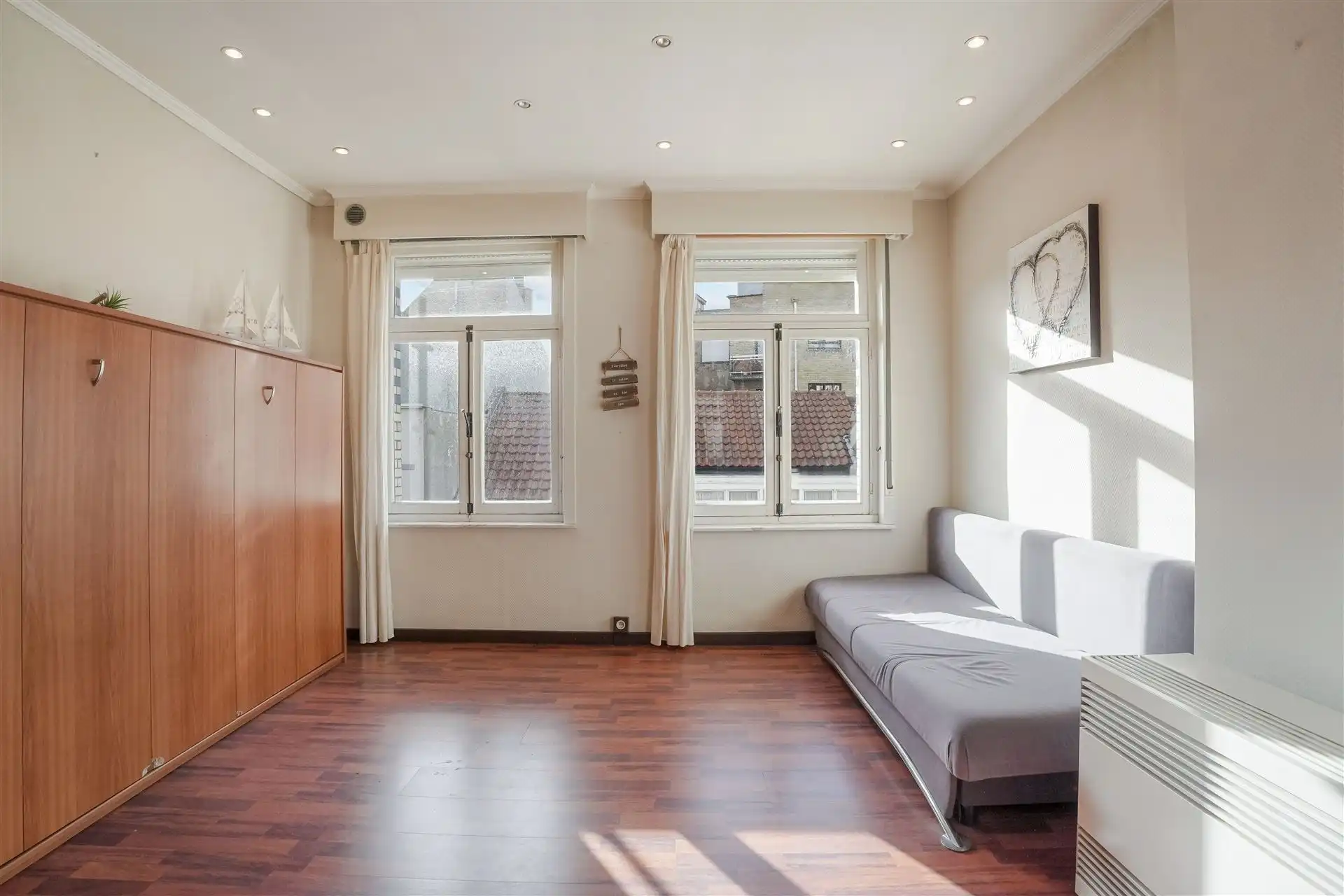 ZONNIG / VLAK AAN ZEEDIJK foto 4