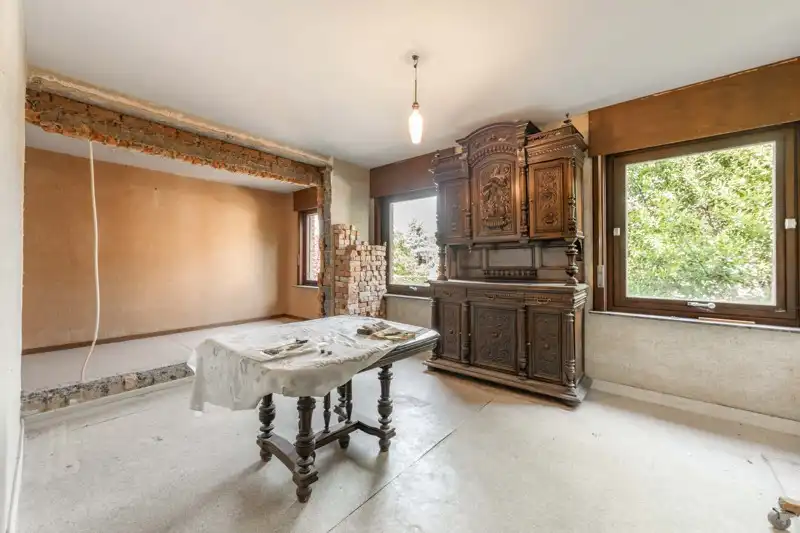 🏡 Te renoveren HALFOPEN woning met 3 slaapkamers, grote garage met uitweg achteraan TE KOOP in het hartje van Sint-Baafs-Vijve! foto 13