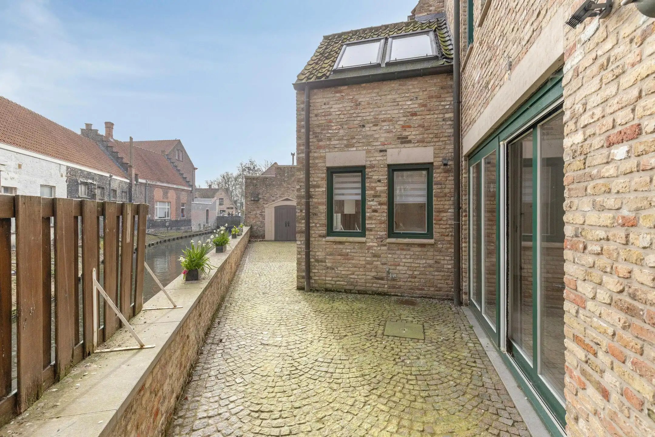 Uniek gelijkvloers appartement aan het Minnewater te Brugge foto 10