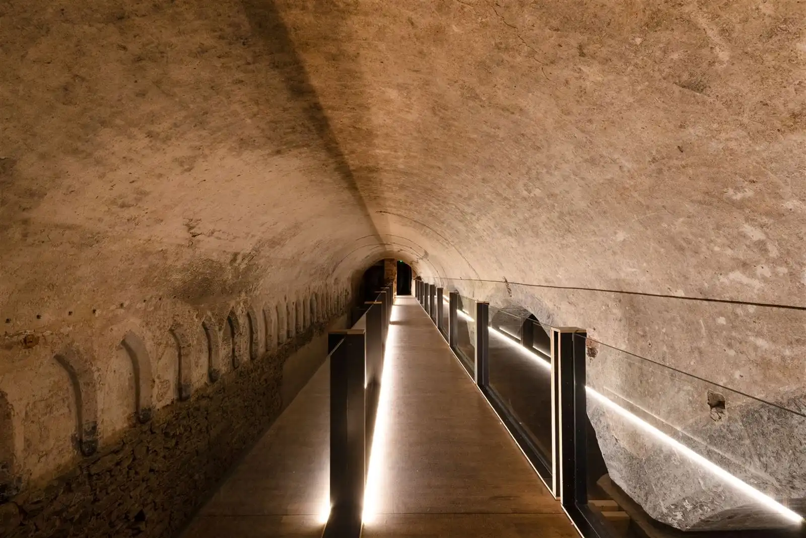 Authentieke handelsruimte van 400 m² in centrum Gent! foto 2