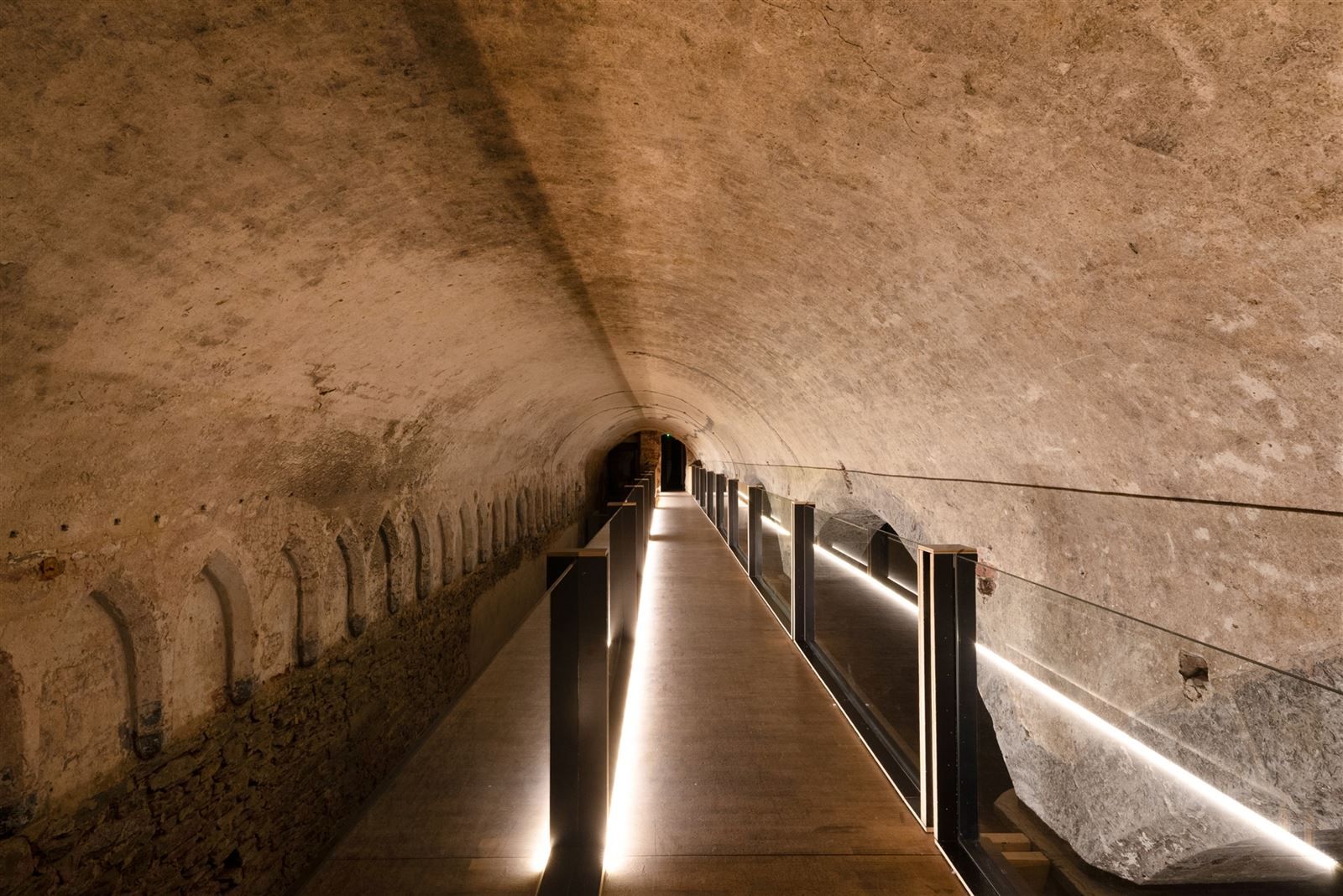 Authentieke handelsruimte van 400 m² in centrum Gent! foto 2