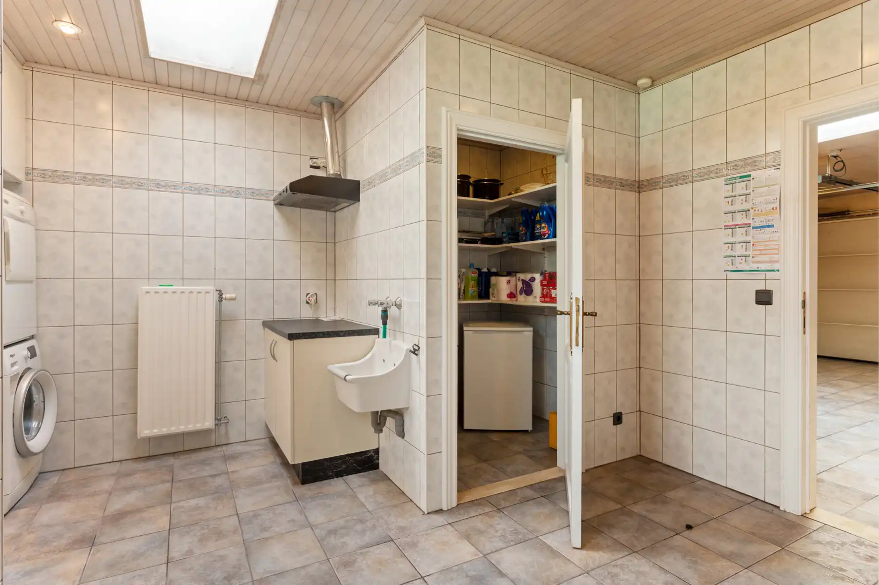 Ruime woning met 4 slpks, 2 bdks, garage en tuin foto 17