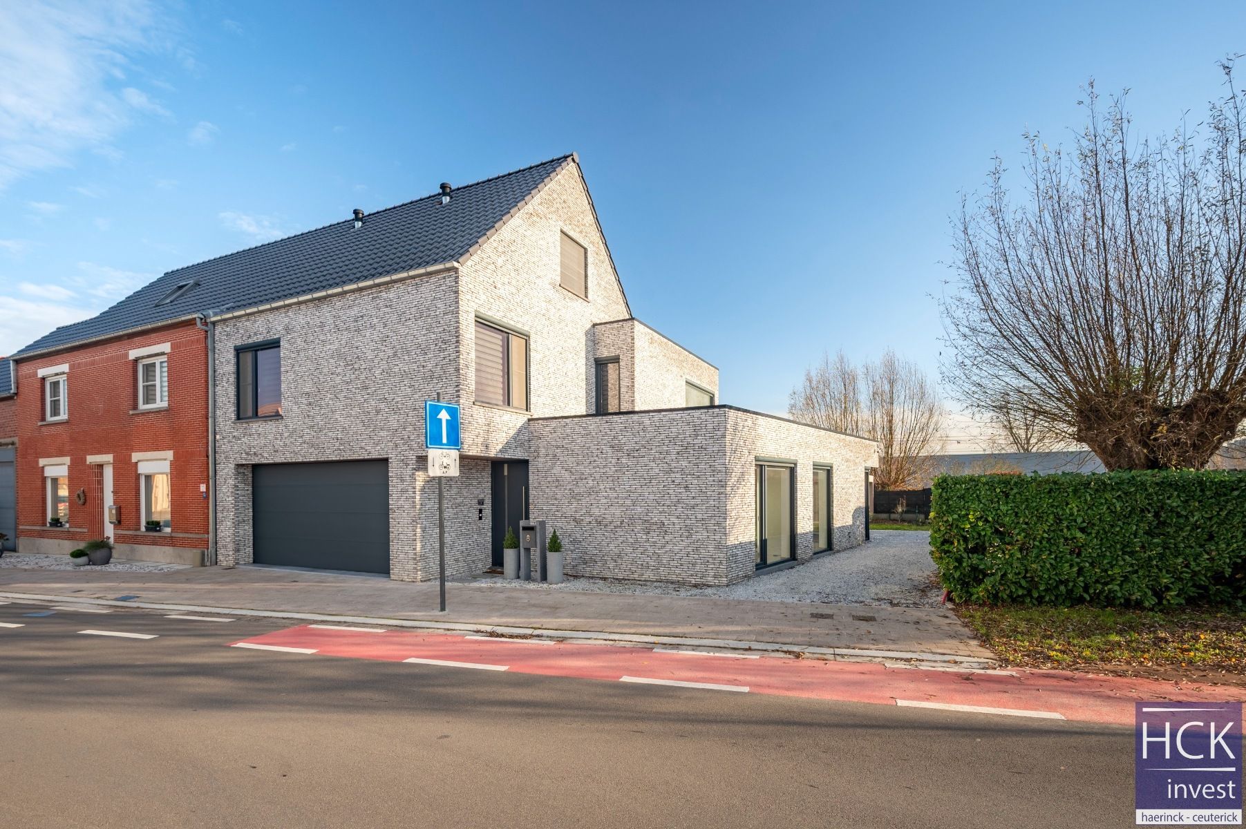 ZULTE - Uitzonderlijk ruime nieuwbouwwoning met high-end afwerking! foto {{pictureIndex}}