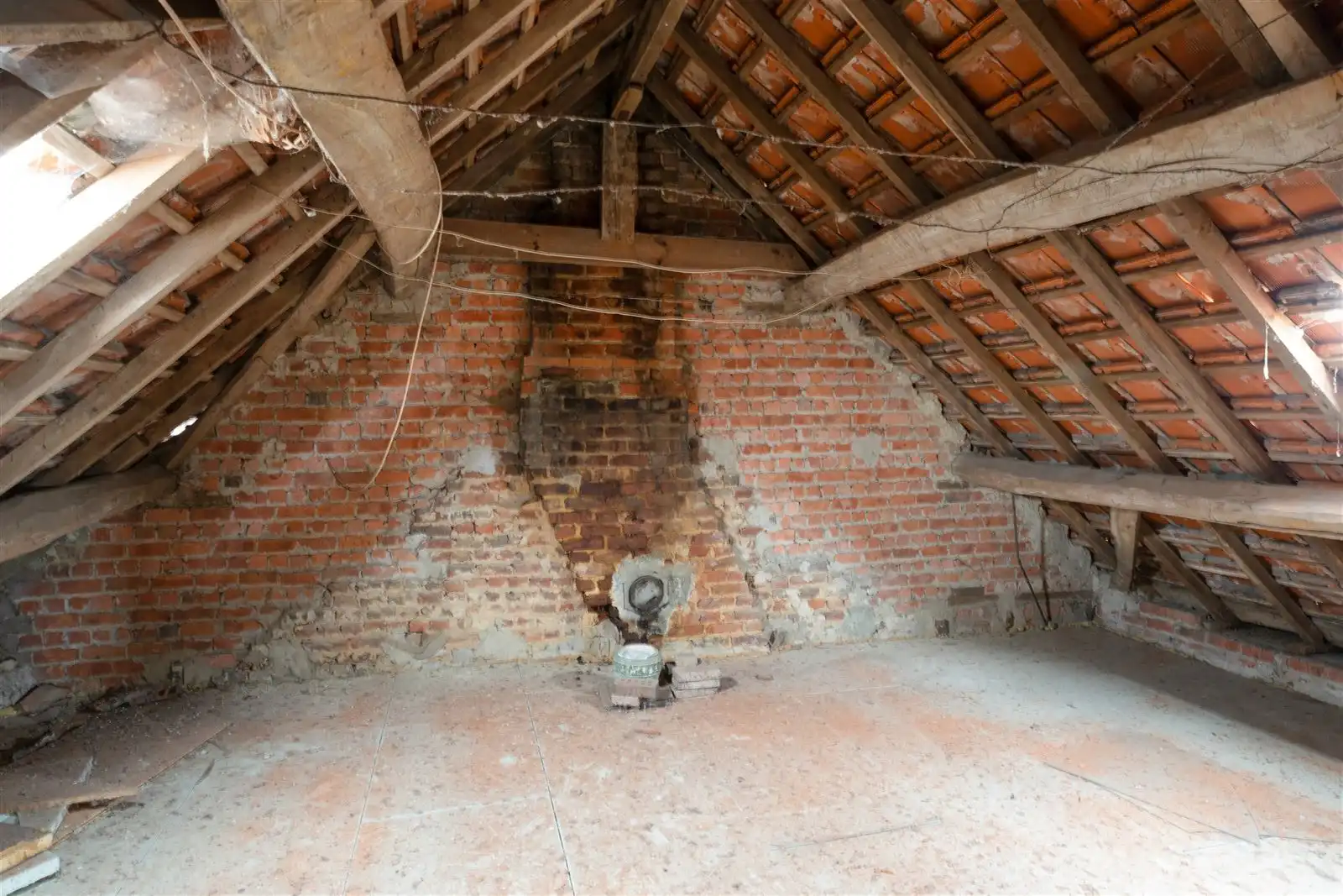 Prachtig gelegen te renoveren  Hoeve woning met stallingen en weides foto 27
