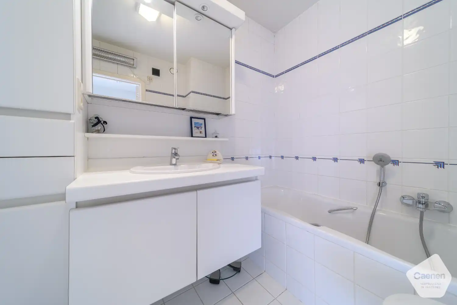 Zongericht hoekappartement met 2 slaapkamers in hartje Dumontwijk, inclusief ruime garage en kelder foto 17