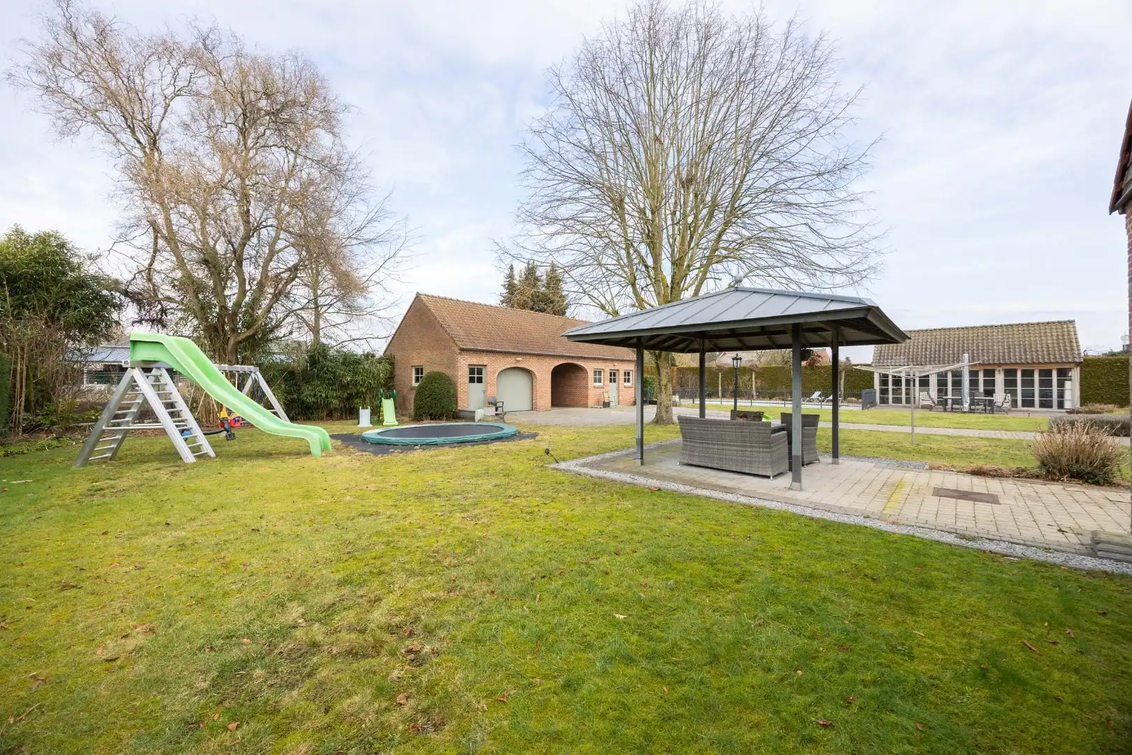 Prachtige ruime villa met naastliggende bouwgrond! foto 11