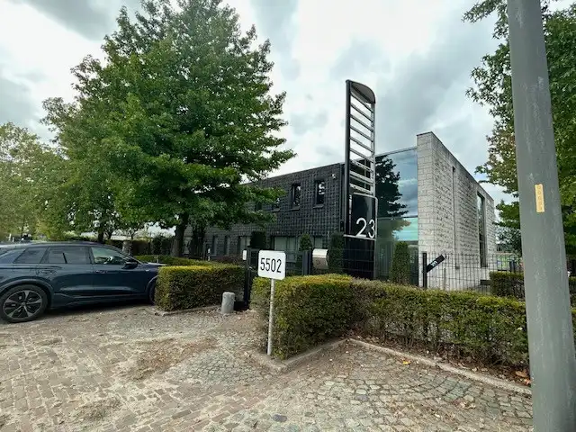 MULTI FUNCTIONEEL BEDRIJFSPAND MET KANTOREN EN APPARTEMENT foto 2
