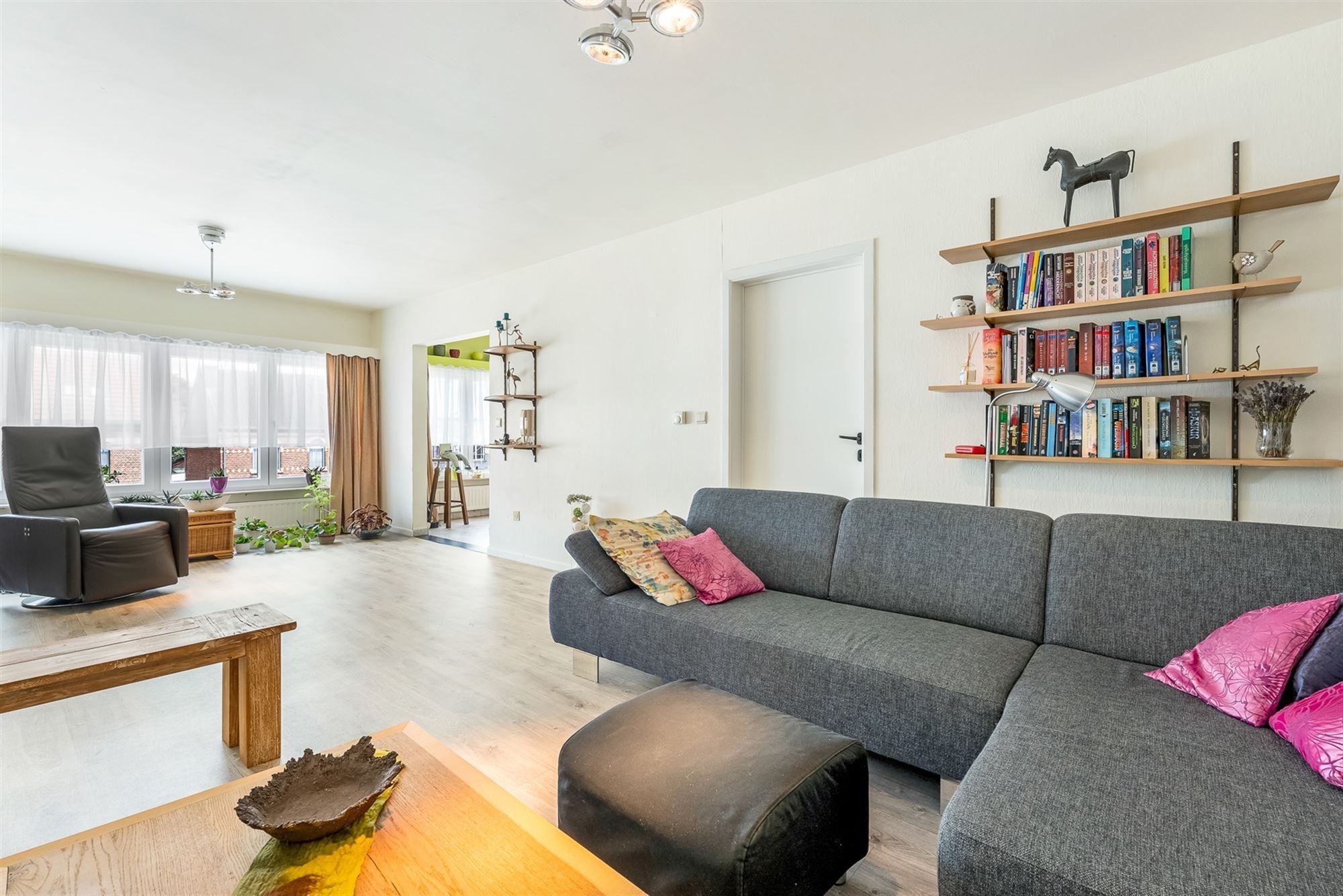 OP TE FRISSEN APPARTEMENT (110M²) MET 2 SLAAPKAMERS EN BIJHORENDE GARAGE IN DE NABIJHEID VAN LEOPOLDSBURG CENTRUM foto 3