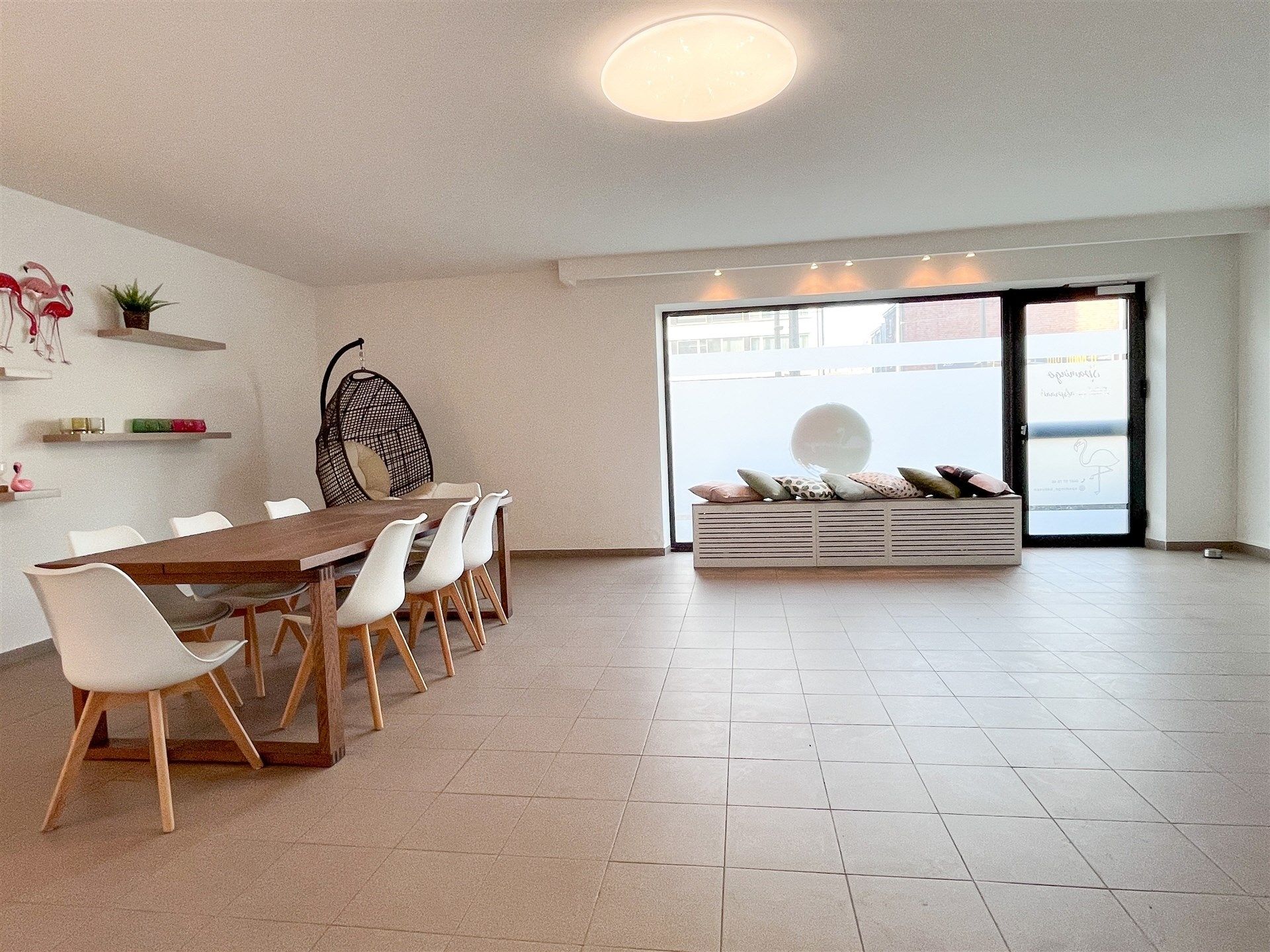 Appartement met 2 staanplaatsen en terras  foto {{pictureIndex}}